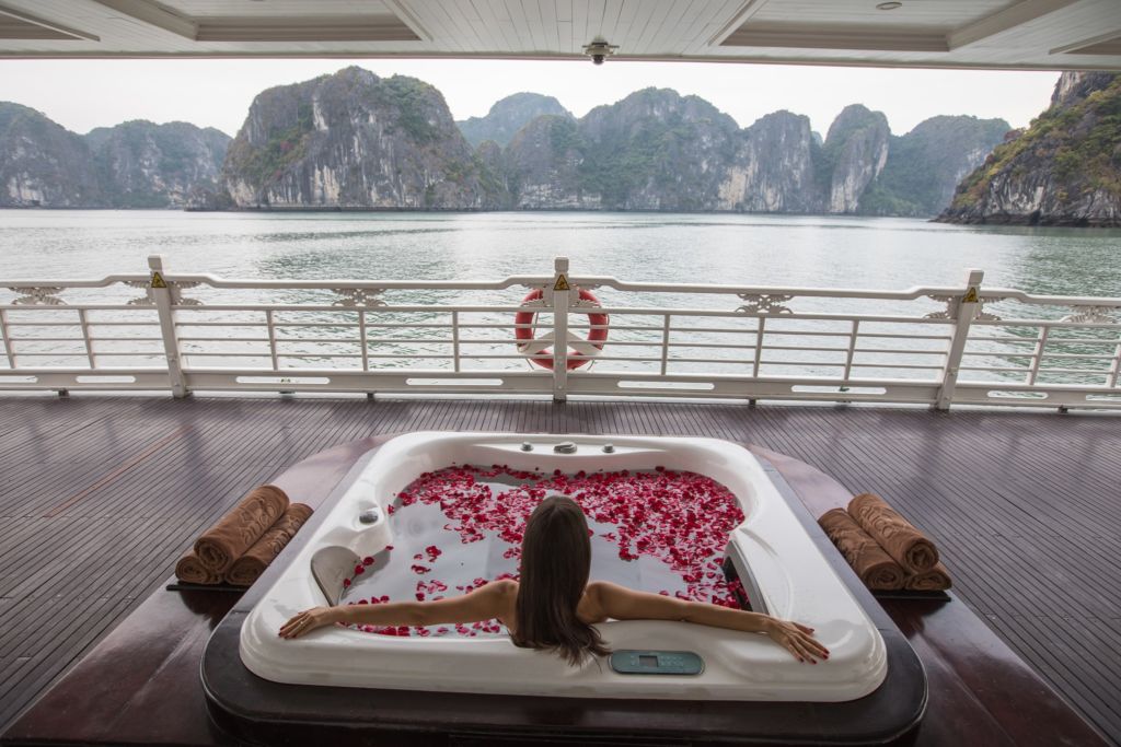 most luxurious overnight cruises in Halong Bay